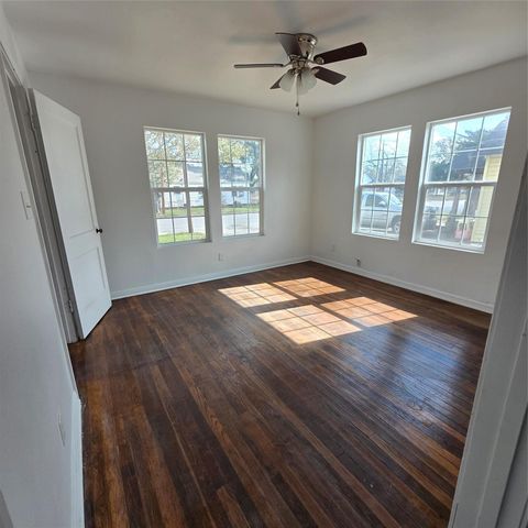 1003 Merchant Street, El Campo, TX 77437