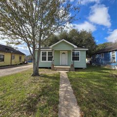 1003 Merchant Street, El Campo, TX 77437