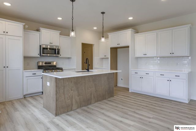 11105 N 162 Circle, Bennington, NE 68007