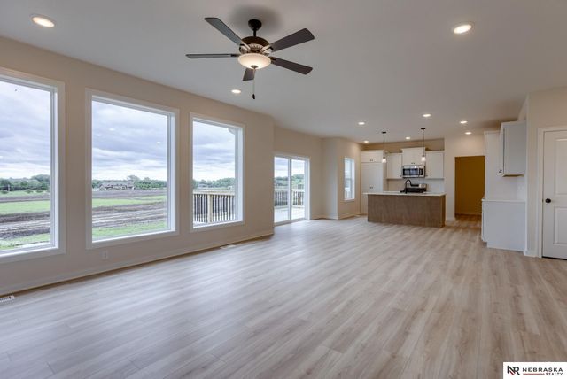 11105 N 162 Circle, Bennington, NE 68007