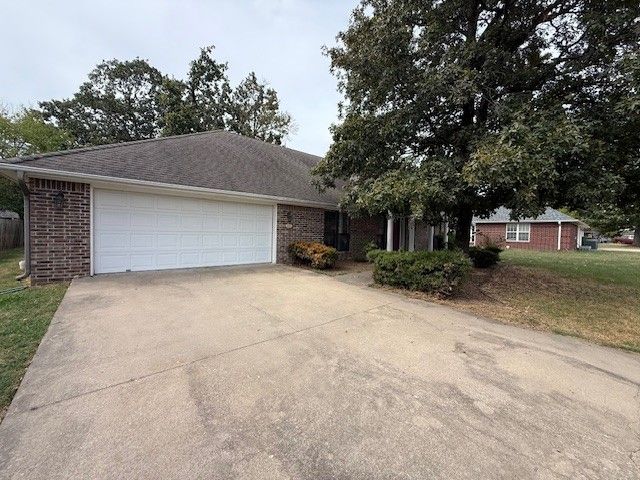 1718 S 41st Street, Rogers, AR 72758