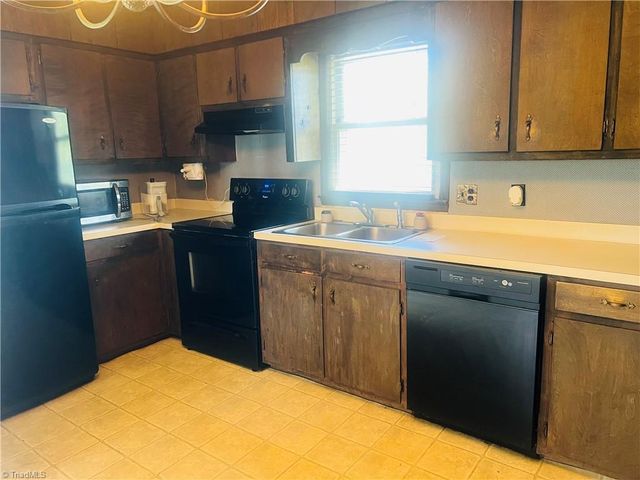 164 Royal Lane, Dobson, NC 27017