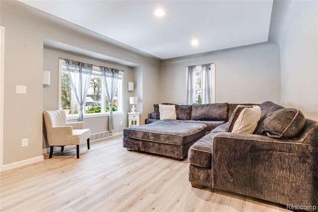 3444 Riverside Drive, Port Huron, MI 48060