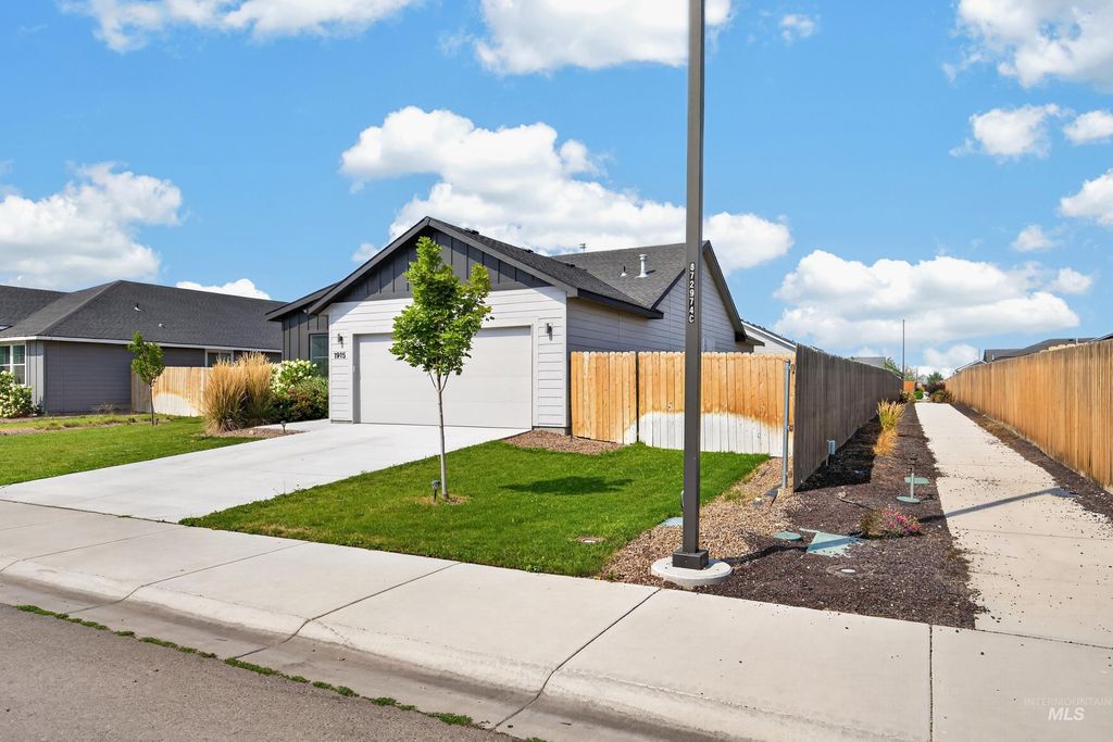 1915 SW Cooper Ave, Mountain Home, ID 83647 photo 5
