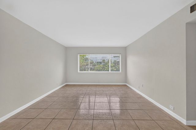 151 SE 6th Avenue 16, Pompano Beach, FL 33060
