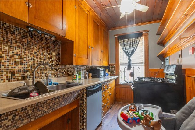 3889 mendond Road, Cumberland, RI 02864