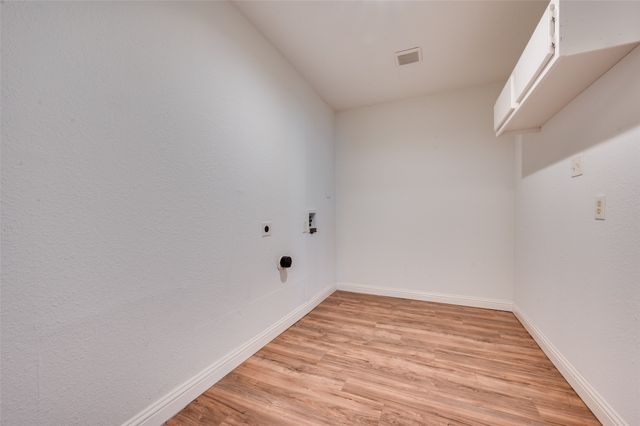 834 Jadewood Drive, Dallas, TX 75232