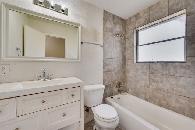 834 Jadewood Drive, Dallas, TX 75232