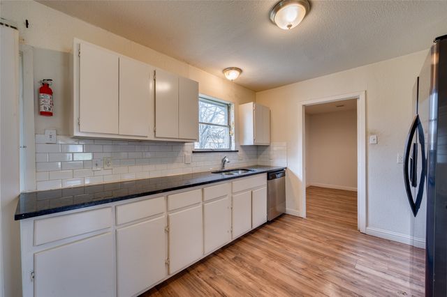 834 Jadewood Drive, Dallas, TX 75232