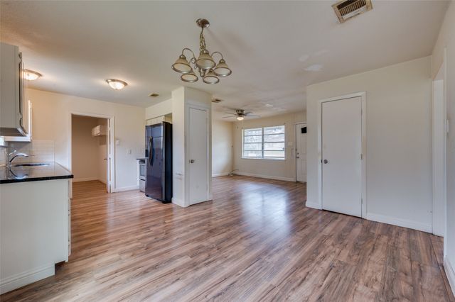 834 Jadewood Drive, Dallas, TX 75232