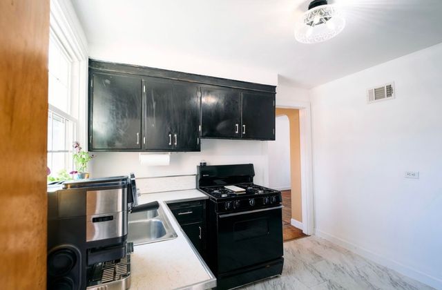 511 S Stewart Avenue, Lombard, IL 60148