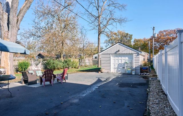 511 S Stewart Avenue, Lombard, IL 60148