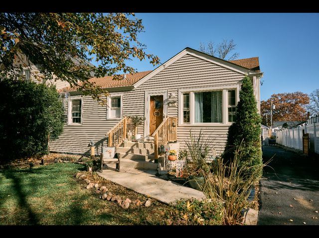 511 S Stewart Avenue, Lombard, IL 60148