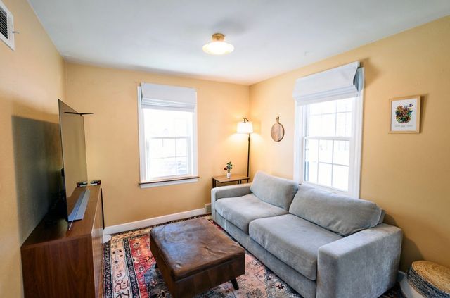 511 S Stewart Avenue, Lombard, IL 60148