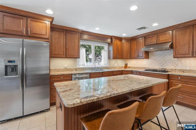 28 Demarest Road, Paramus, NJ 07652