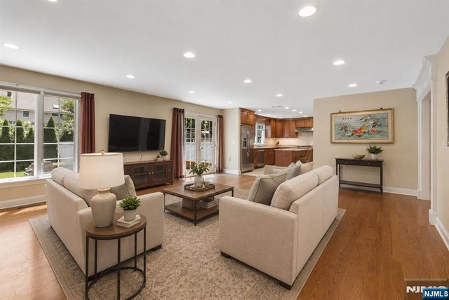 28 Demarest Road, Paramus, NJ 07652