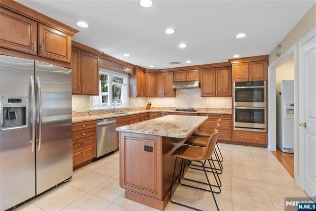 28 Demarest Road, Paramus, NJ 07652