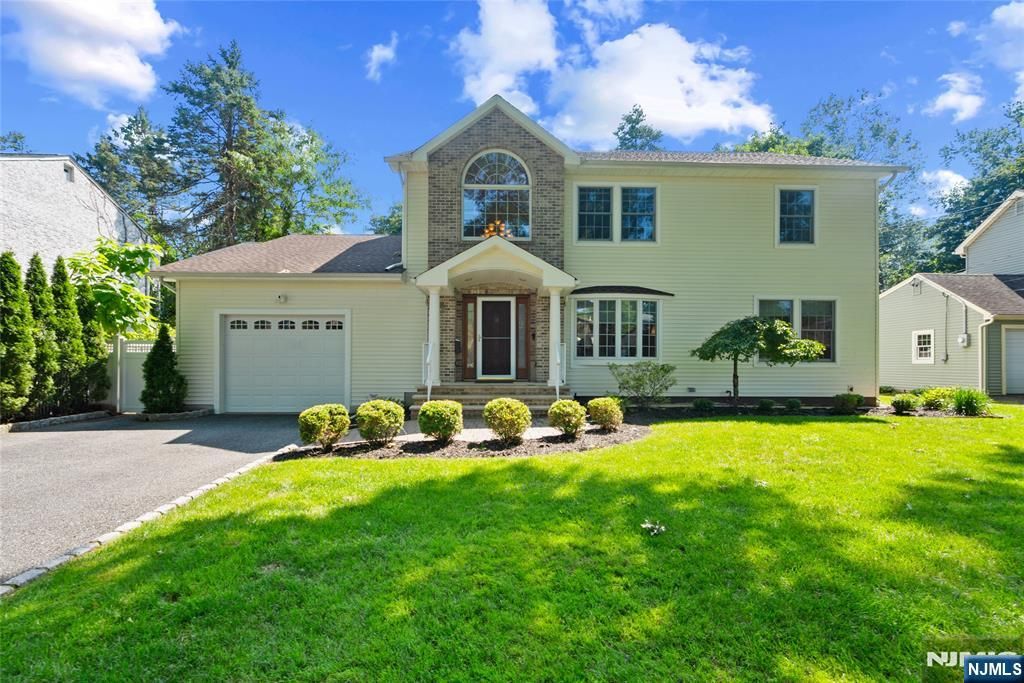 28 Demarest Road, Paramus, NJ 07652