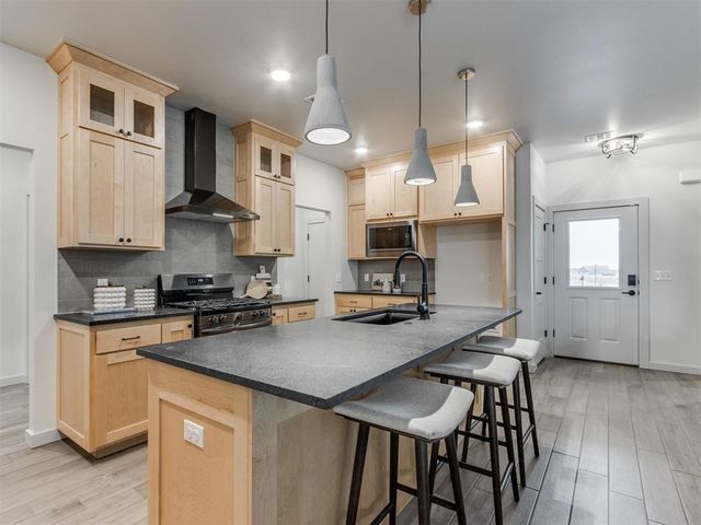 9240 NW 144th Place, Yukon, OK 73099