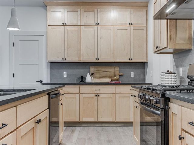 9240 NW 144th Place, Yukon, OK 73099