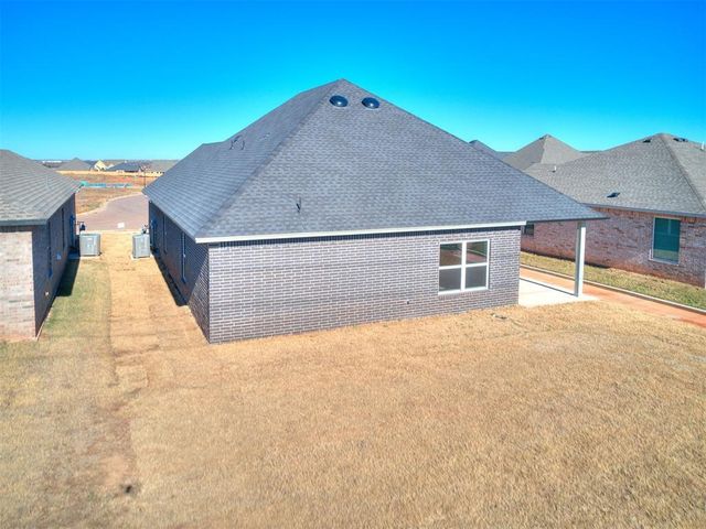 9240 NW 144th Place, Yukon, OK 73099