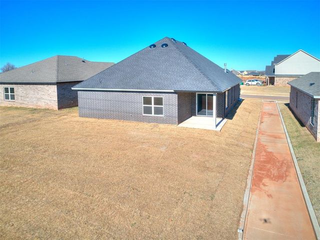 9240 NW 144th Place, Yukon, OK 73099