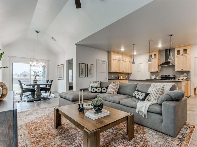 9240 NW 144th Place, Yukon, OK 73099