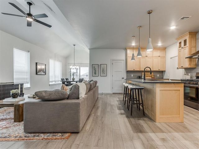 9240 NW 144th Place, Yukon, OK 73099