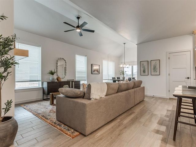 9240 NW 144th Place, Yukon, OK 73099