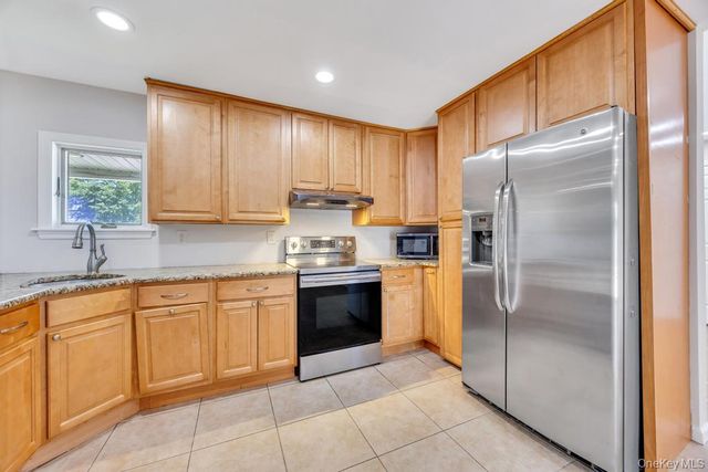 153 Sunrise Lane, Levittown, NY 11756