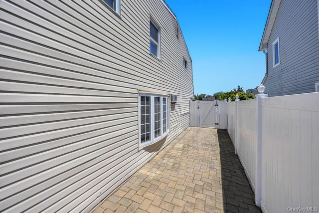 153 Sunrise Lane, Levittown, NY 11756