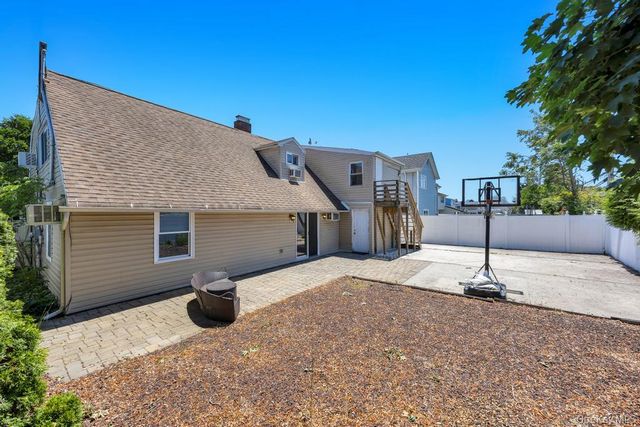 153 Sunrise Lane, Levittown, NY 11756