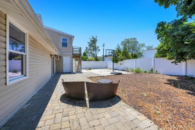 153 Sunrise Lane, Levittown, NY 11756