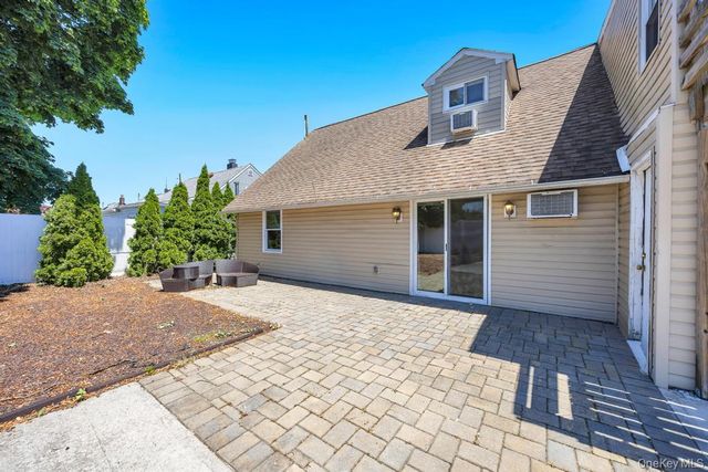 153 Sunrise Lane, Levittown, NY 11756