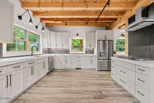 4406 Long Rifle Rd, Sevierville, TN 37862