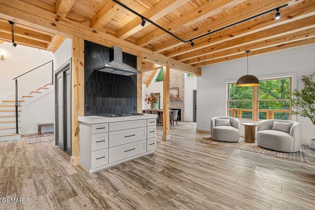 4406 Long Rifle Rd, Sevierville, TN 37862