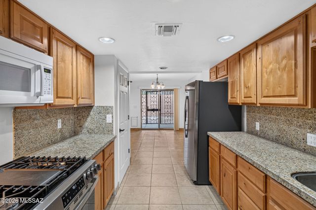 7490 E Deeps Way, Tucson, AZ 85710