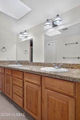 7490 E Deeps Way, Tucson, AZ 85710