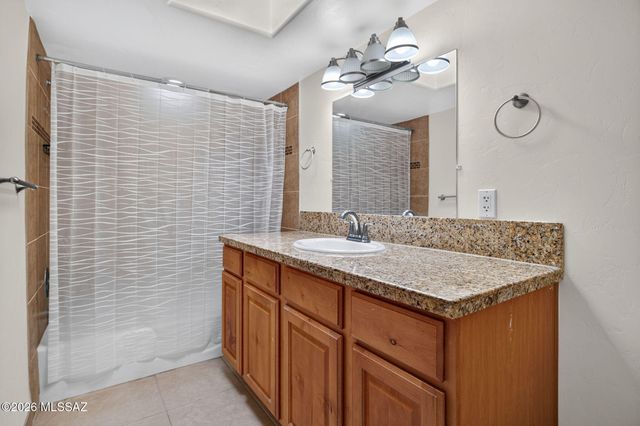 7490 E Deeps Way, Tucson, AZ 85710