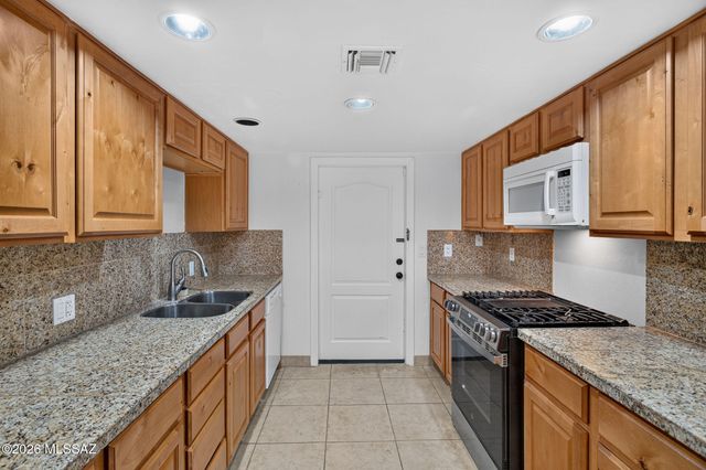 7490 E Deeps Way, Tucson, AZ 85710