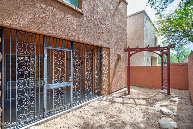7490 E Deeps Way, Tucson, AZ 85710
