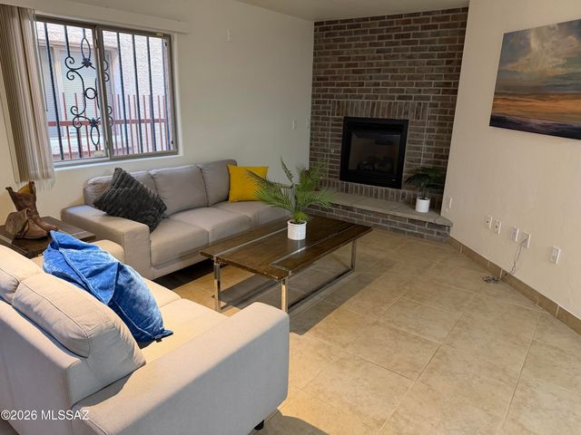 7490 E Deeps Way, Tucson, AZ 85710