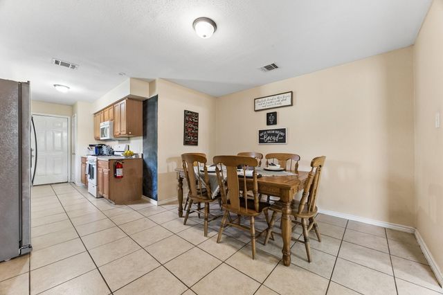 425 S Brownell Street, La Porte, TX 77571