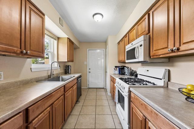 425 S Brownell Street, La Porte, TX 77571