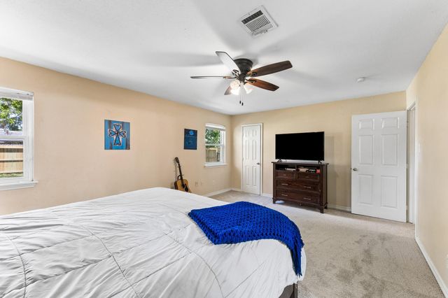 425 S Brownell Street, La Porte, TX 77571