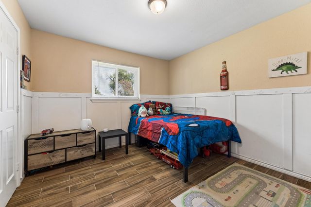 425 S Brownell Street, La Porte, TX 77571