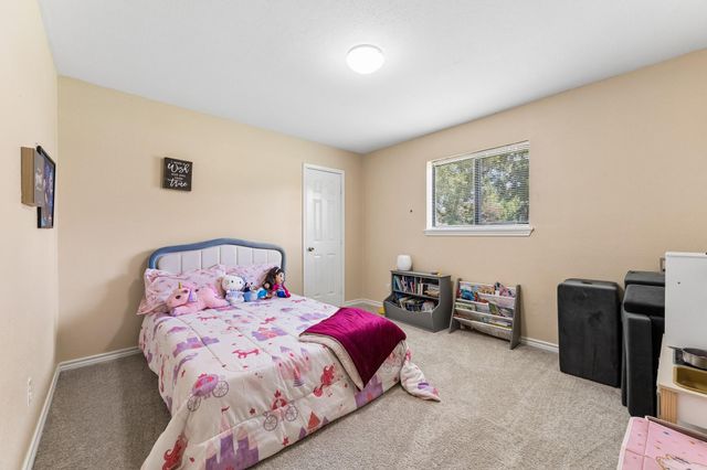 425 S Brownell Street, La Porte, TX 77571