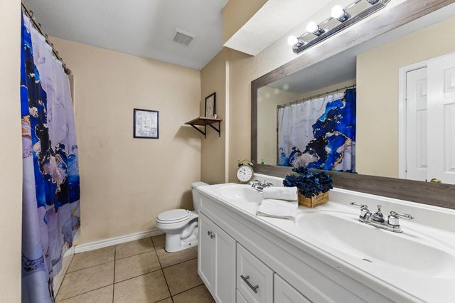 425 S Brownell Street, La Porte, TX 77571