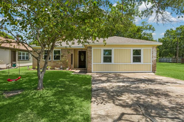 425 S Brownell Street, La Porte, TX 77571