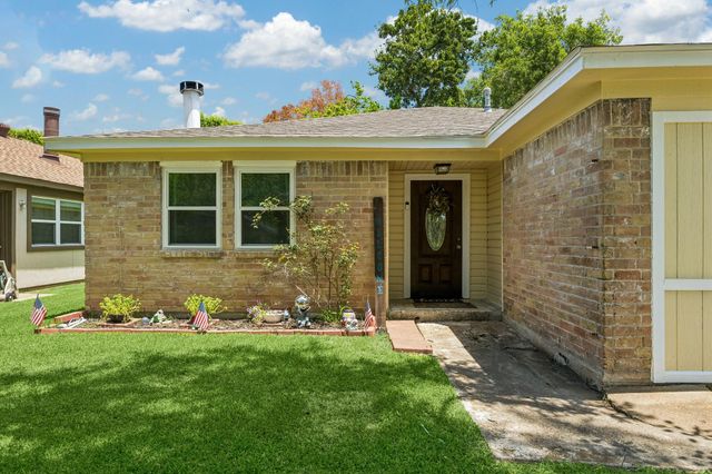 425 S Brownell Street, La Porte, TX 77571